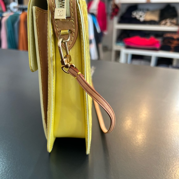 Adorable Louis Vuitton perfect for summer. - Picture 4 of 9